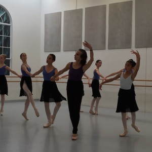 Maina Gielgud with students from ACB.